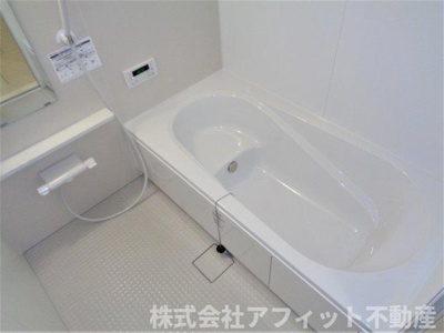 【浴室】 | モンマルトルⅢ | 追い焚き機能付き