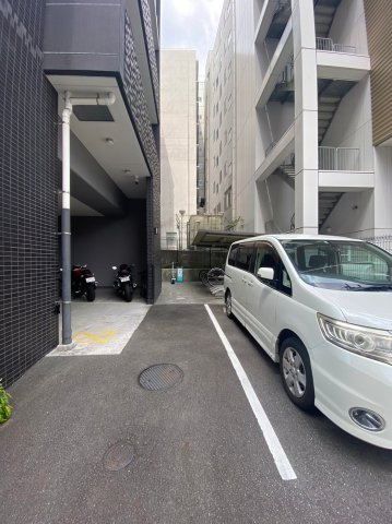 プレサンス金山コネクト　名古屋市賃貸　仲介手数料無料の駐車場