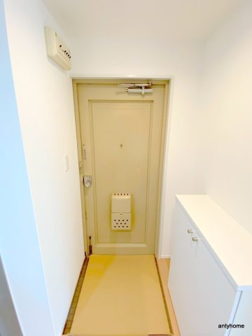 ルピナス江坂　仲介手数料無料の玄関