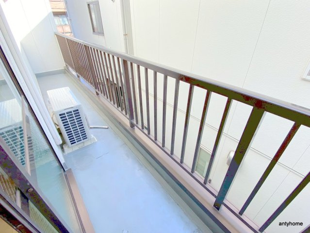 ルピナス江坂　仲介手数料無料のバルコニー