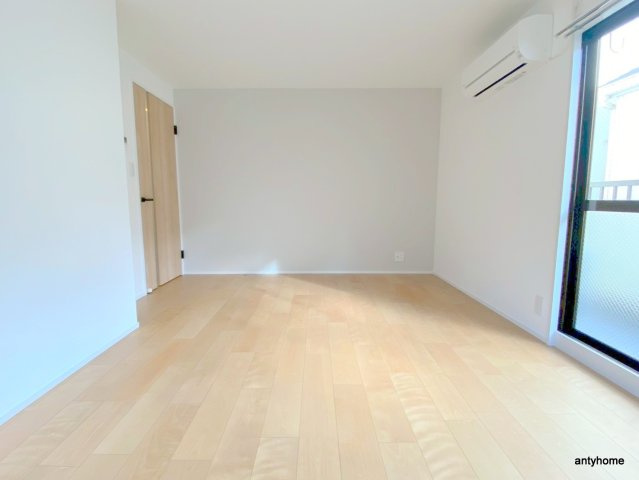 ルピナス江坂　仲介手数料無料の居間・リビング