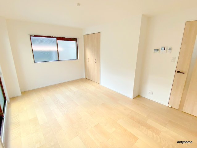 ルピナス江坂　仲介手数料無料の居間・リビング