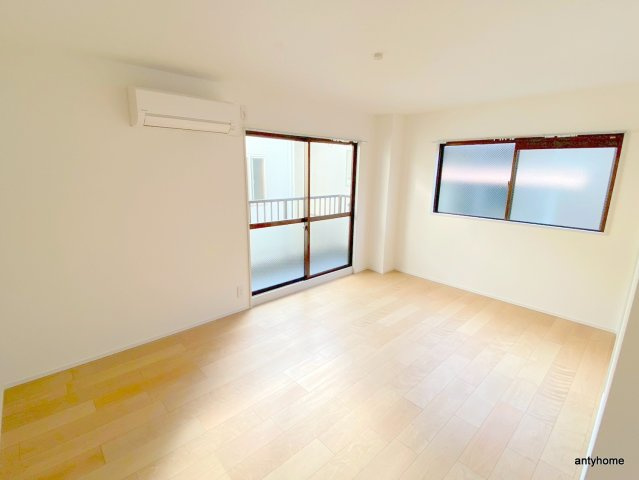 ルピナス江坂　仲介手数料無料の洋室