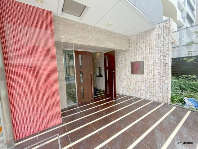 ラシュレエグゼ本町　仲介手数料無料のエントランス