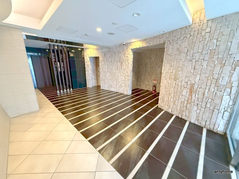 ラシュレエグゼ本町　仲介手数料無料のロビー