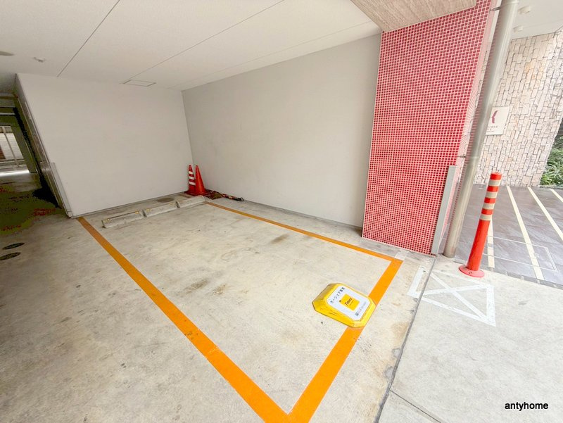 ラシュレエグゼ本町　仲介手数料無料の駐車場