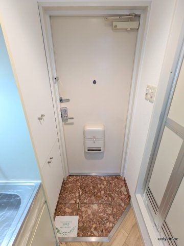 ロイヤルコート江坂　仲介手数料無料の玄関