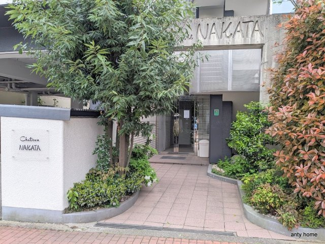 ロイヤルコート江坂　仲介手数料無料のエントランス