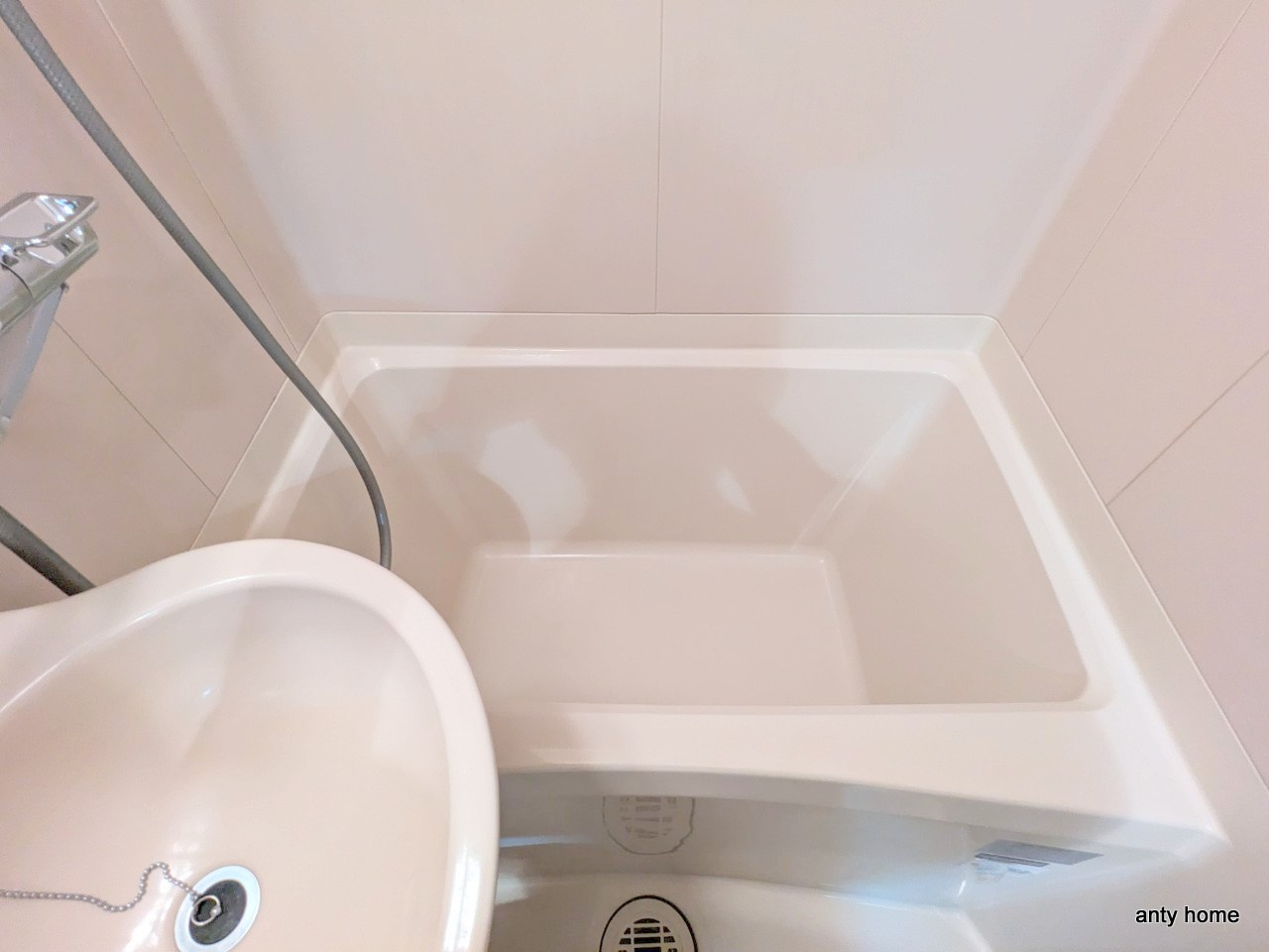 ロイヤルコート江坂　仲介手数料無料の浴室