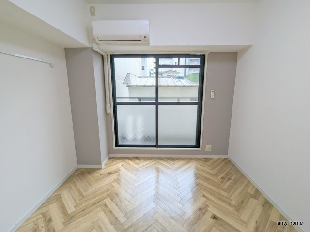 ロイヤルコート江坂　仲介手数料無料の居間・リビング