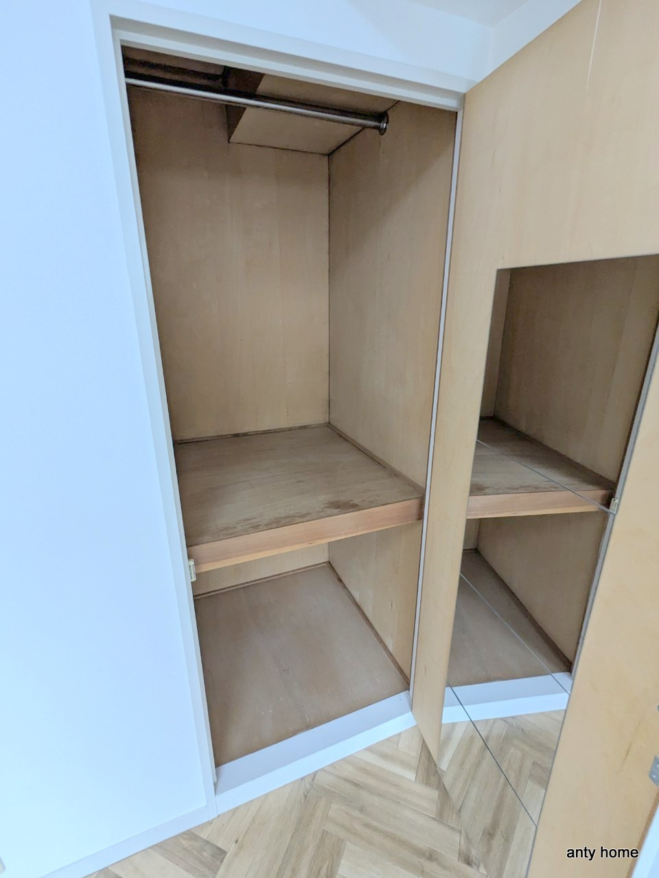 ロイヤルコート江坂　仲介手数料無料の収納