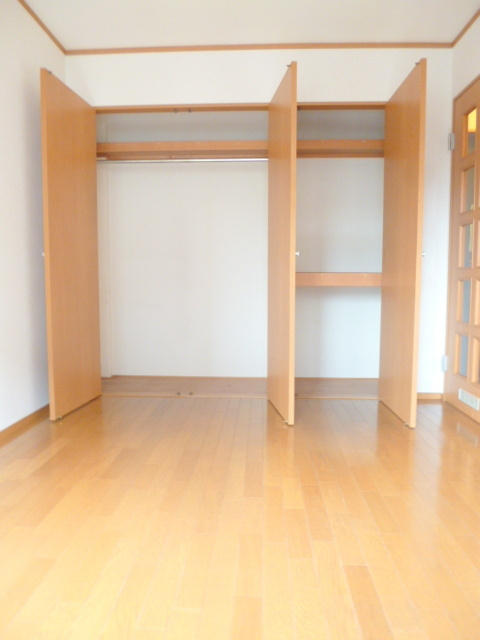 エバーグリーン笹塚の収納|☆壁一面の大きな収納☆