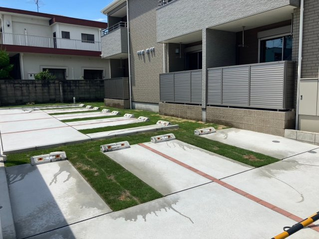 フロンティアの駐車場