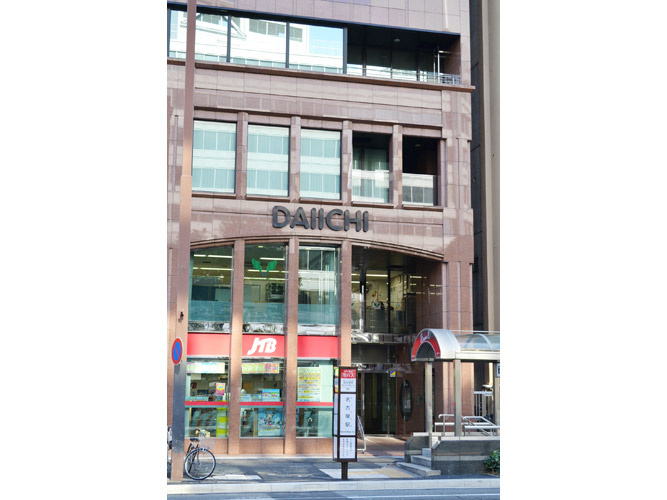 大一名駅ビルのエントランス