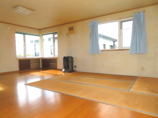 北見市高栄西町３丁目９番３０号　中古売家外土地５筆の洋室