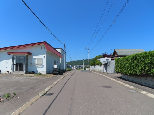 北見市高栄西町３丁目９番３０号　中古売家外土地５筆の前面道路含む現地写真
