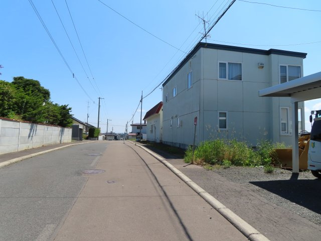 北見市高栄西町３丁目９番３０号　中古売家外土地５筆の前面道路含む現地写真
