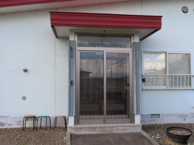 【玄関】 | 北見市高栄西町３丁目９番３０号　中古売家外土地５筆