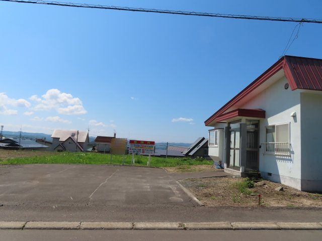 北見市高栄西町３丁目９番３０号　中古売家外土地５筆の駐車場