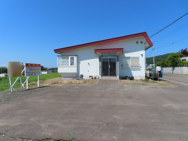 北見市高栄西町３丁目９番３０号　中古売家外土地５筆の駐車場