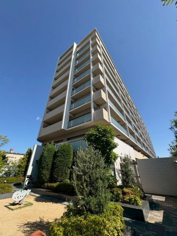 インプレストエクリュ