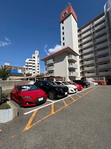ローレルハイツ神戸１号棟の駐車場|駐車場です