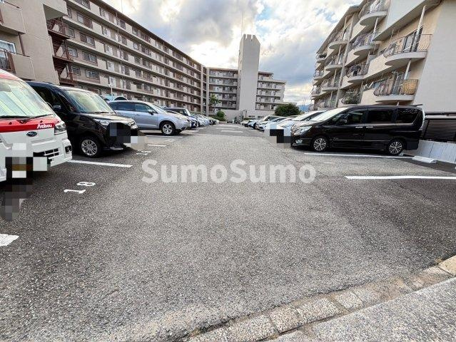 日興甲東園スカイマンションの駐車場