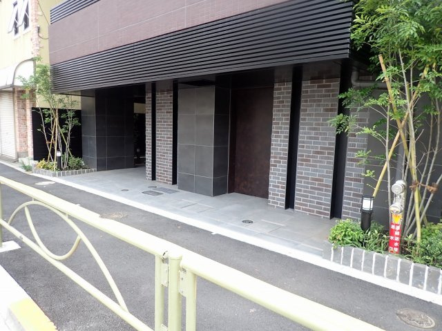 GRANSITE東大前のエントランス
