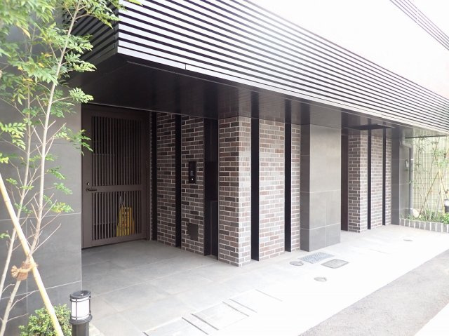 GRANSITE東大前のエントランス