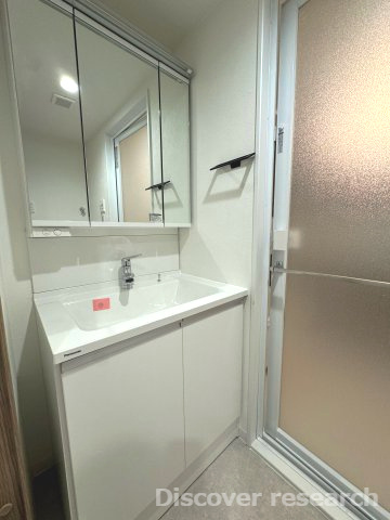 リーベスト立川錦町Ⅱの独立洗面台|【三面鏡付洗面化粧台】