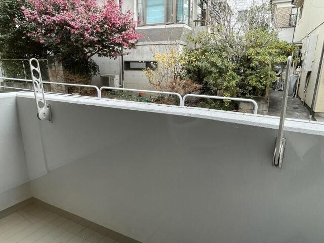 フローリッシュ（東京）のバルコニー