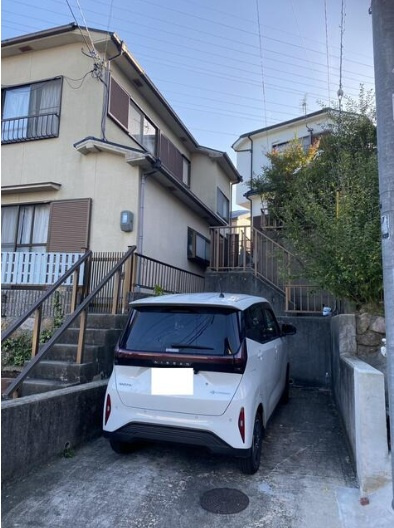 住吉山手9丁目貸家の駐車場