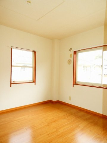 ニューシティ西川の内装|明るい室内です