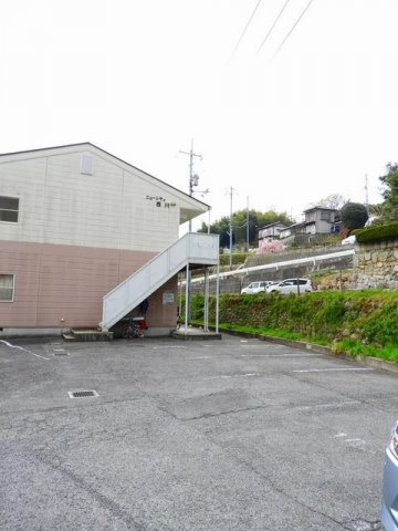 ニューシティ西川の駐車場|駐車場があるので、車を買う予定の方も安心です