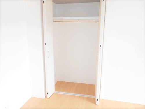 牛田ハイムの収納|洋室（約6.0畳）のクロゼット　※2021年8月撮影