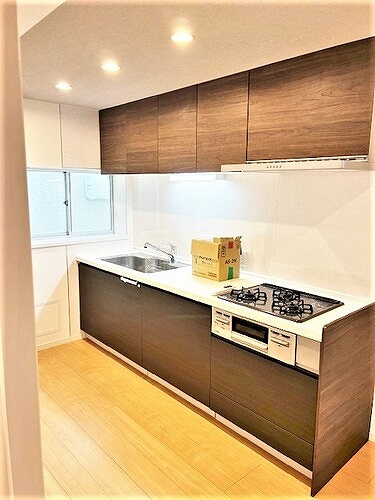 牛田ハイムのキッチン|窓のあるキッチン　※2025年8月撮影