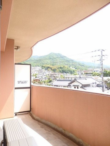 ニューコスモスのバルコニー|広々としたバルコニーです