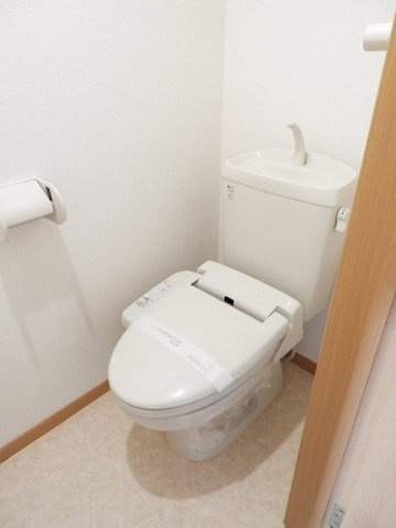 イリスＢのトイレ|落ち着いた色調のトイレです