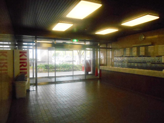 花車ビル北館のエントランス