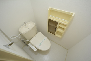 温水洗浄便座機能付きトイレです