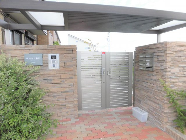 花水木三番館のエントランス