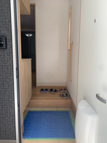 アイテラスAの玄関