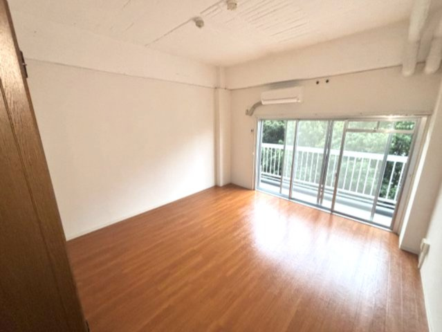 ビューテラス岡本の居間・リビング