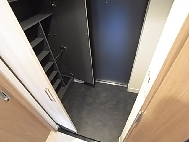 プレサンスKOBEアモーレの玄関