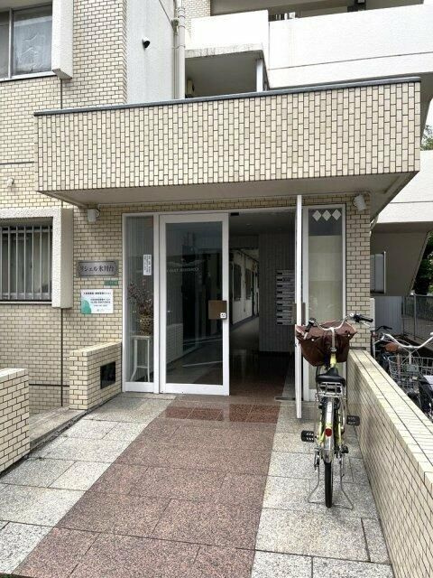 リシェル氷川台のエントランス