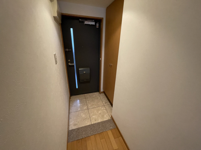 プレステージ灘新在家3の玄関