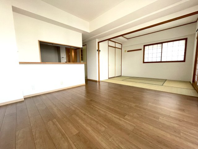 プレステージ灘新在家3の居間・リビング