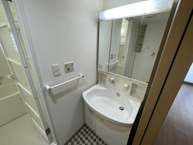 プレステージ灘新在家3の洗面所