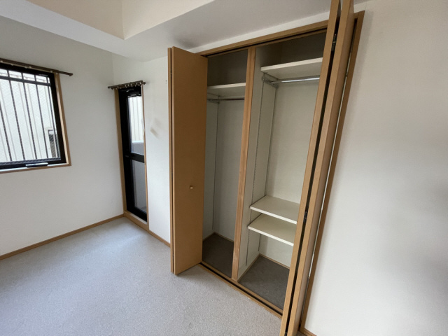 プレステージ灘新在家3の洋室