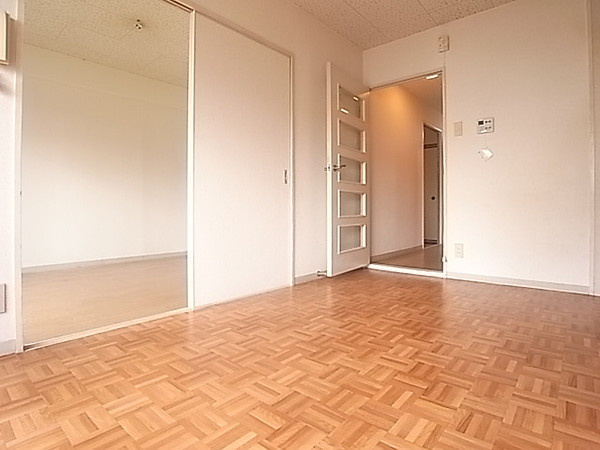 クロワートル六甲の居間・リビング